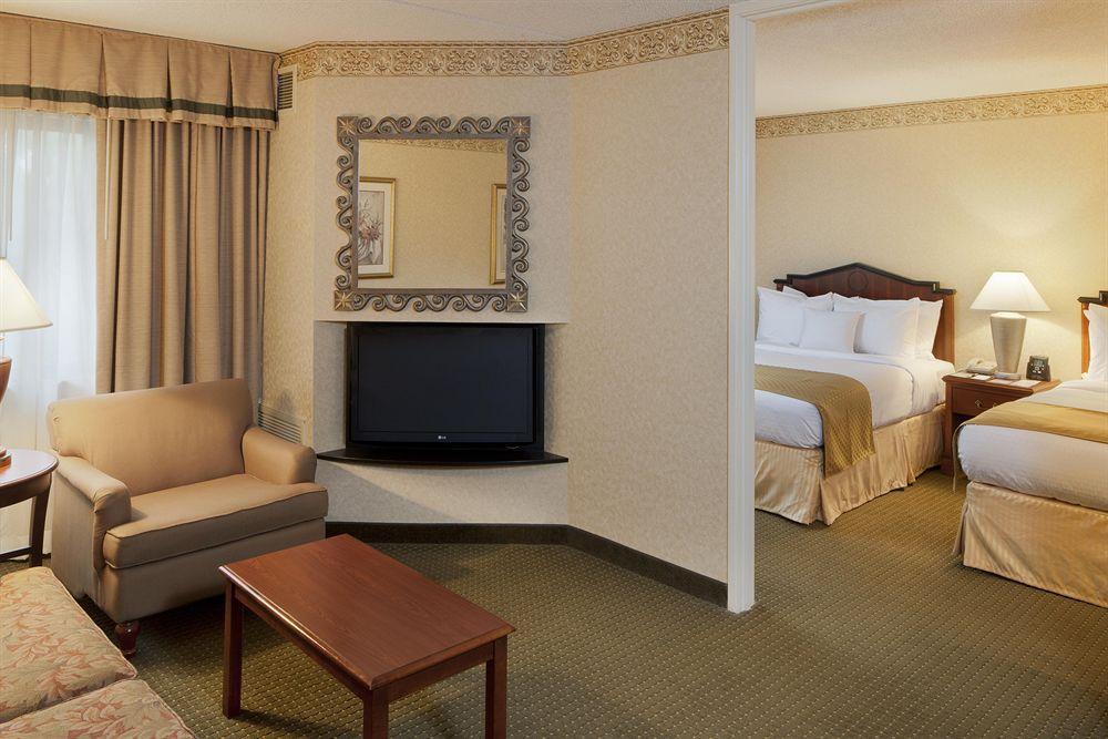 Doubletree Suites By Hilton Hotel Cincinnati - Blue Ash Sharonville Ruang foto