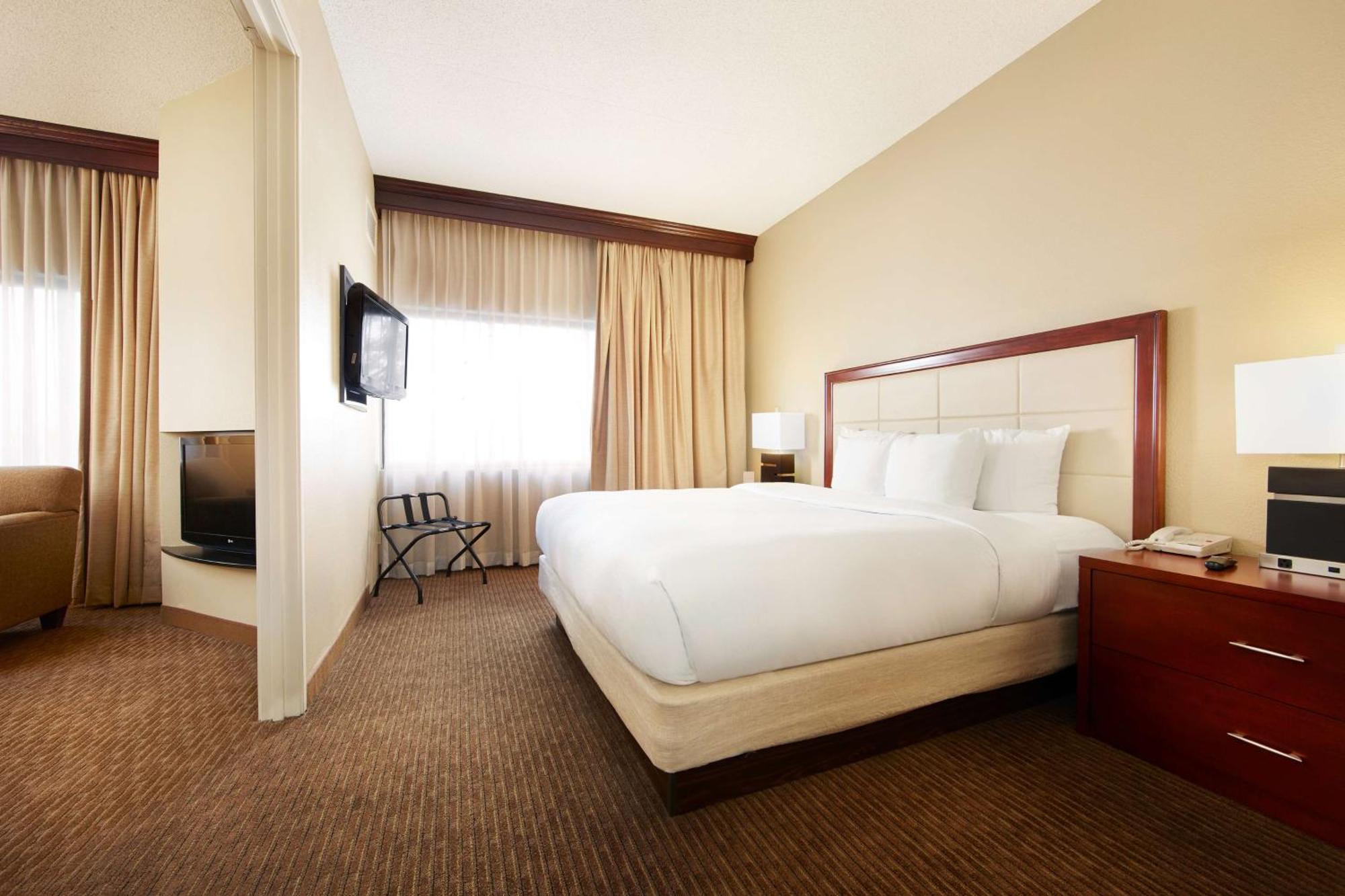 Doubletree Suites By Hilton Hotel Cincinnati - Blue Ash Sharonville Bagian luar foto