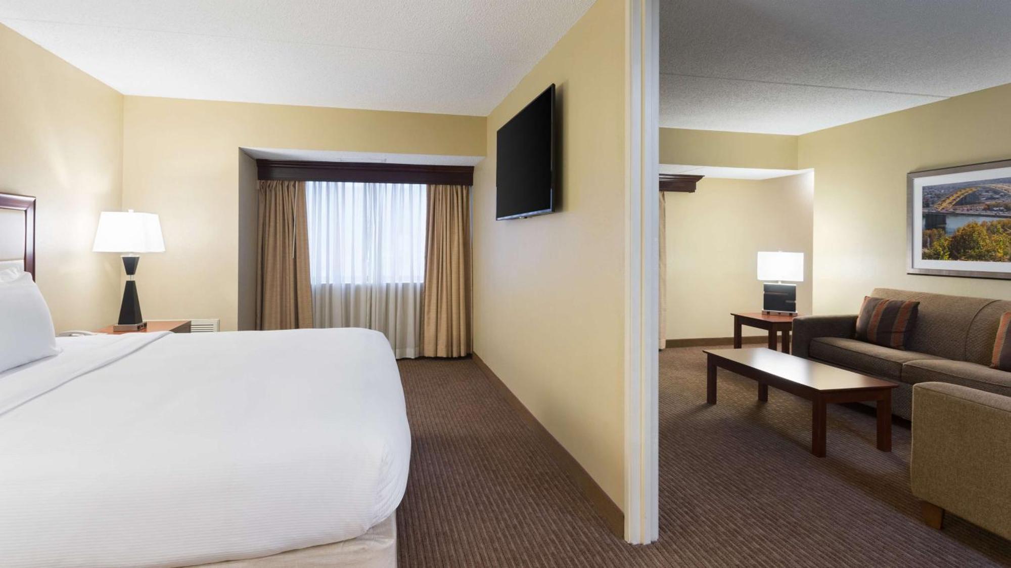 Doubletree Suites By Hilton Hotel Cincinnati - Blue Ash Sharonville Bagian luar foto